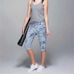 EUC Lululemon Retreat Yogi Crop Pants Gray Blue Leggings Athletic Triangle Print